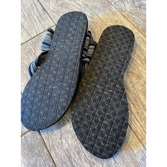 Sanuk Yoga Sling 2 size 9 Slip on Sandals Shoes Black White Flip Flop Thongs - Picture 4 of 6
